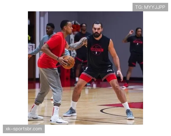 拉塞尔防守盖帽主导篮下，对比内线传统中锋效率显著提升